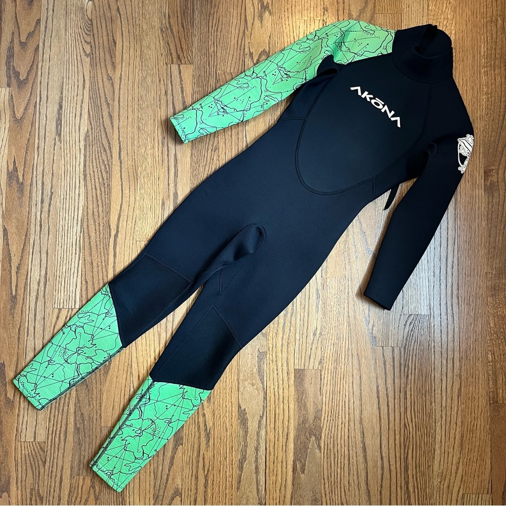 Akona Kids 3/2 Full Wetsuit Black/Green Size 10 | Neoprene Back-Zip